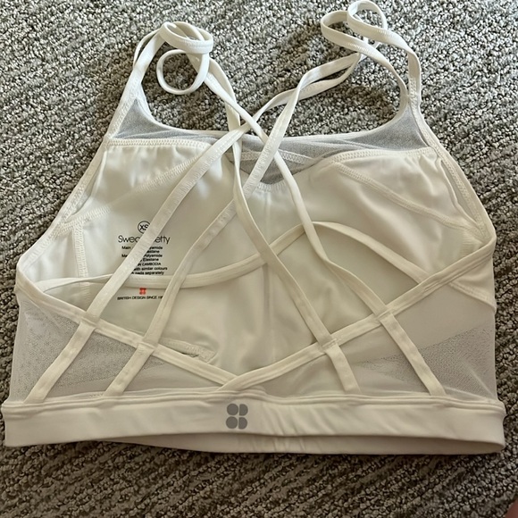White Sweaty Betty bra, XS - Picture 2 of 3